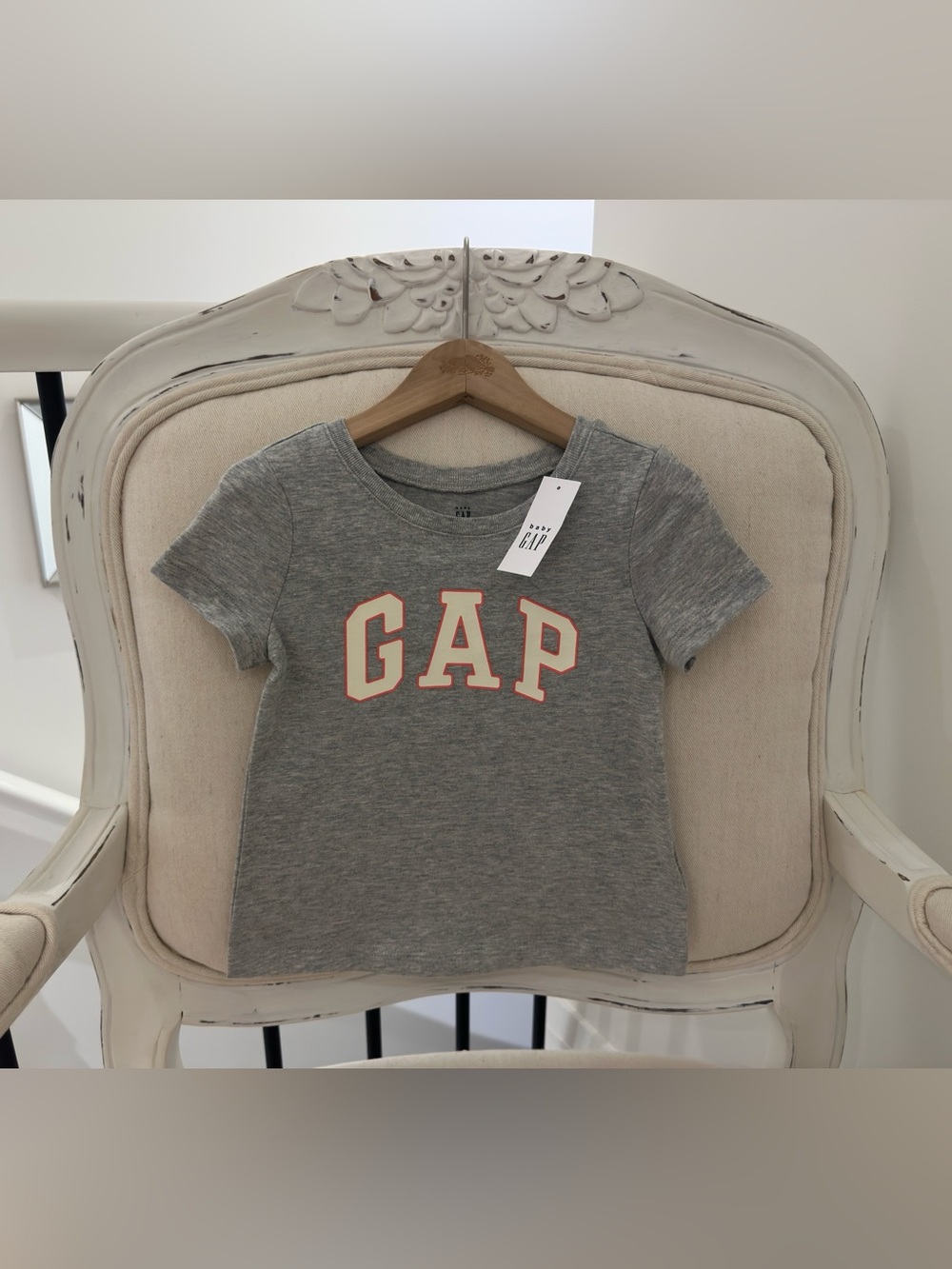 🤍 18~24 Mth GAP Heather Gray Short Sleeve Logo Baby Tee with Pink-Accents NWT